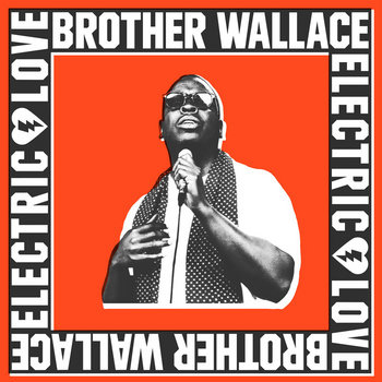 Brother Wallace mit Schaltuch, Sonnenbrille und Mikrofon haltend in Schwarz-Weiß, erinnert etwas an die alten Cover von Stevie Wonder und Ray Charles. Seine Fotografie ist bewusst grob vor einem roten Hintergrund ausgeschnitten. Dazu ein umlaufender Textrahmen mit dem Text "BROTHER WALLACE ELECTRO LOVE"